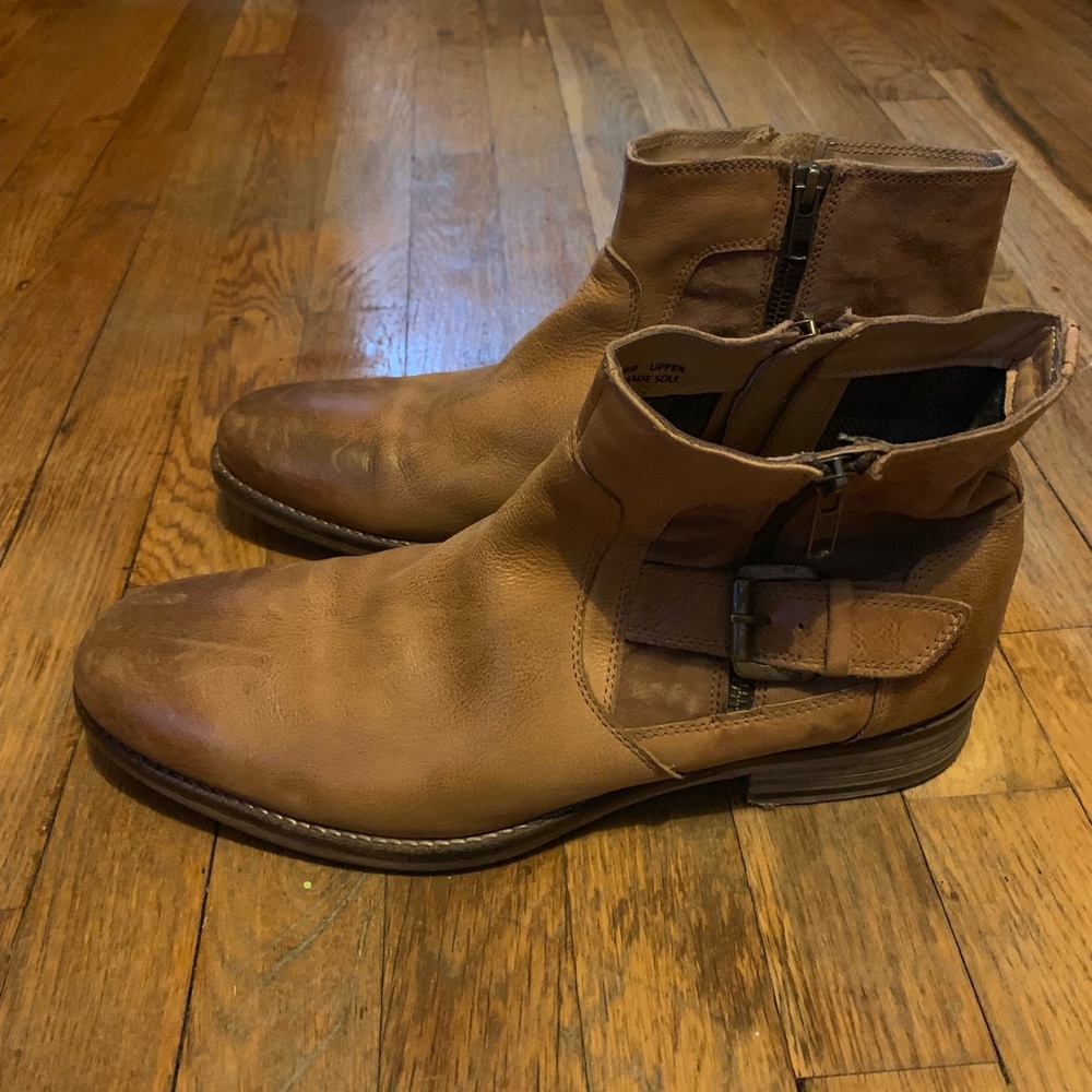 Casual boots in great condition. Size 10